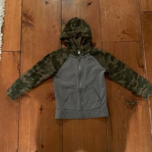 Kids S grey camo hoodie